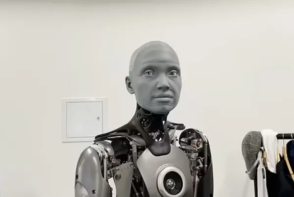 boyle-robot-gorulmedi-kendisine-yaklasan-eli-yakalayip-1640425365552.jpg Böyle robot görülmedi! Kendisine yaklaşan eli yakalayıp…