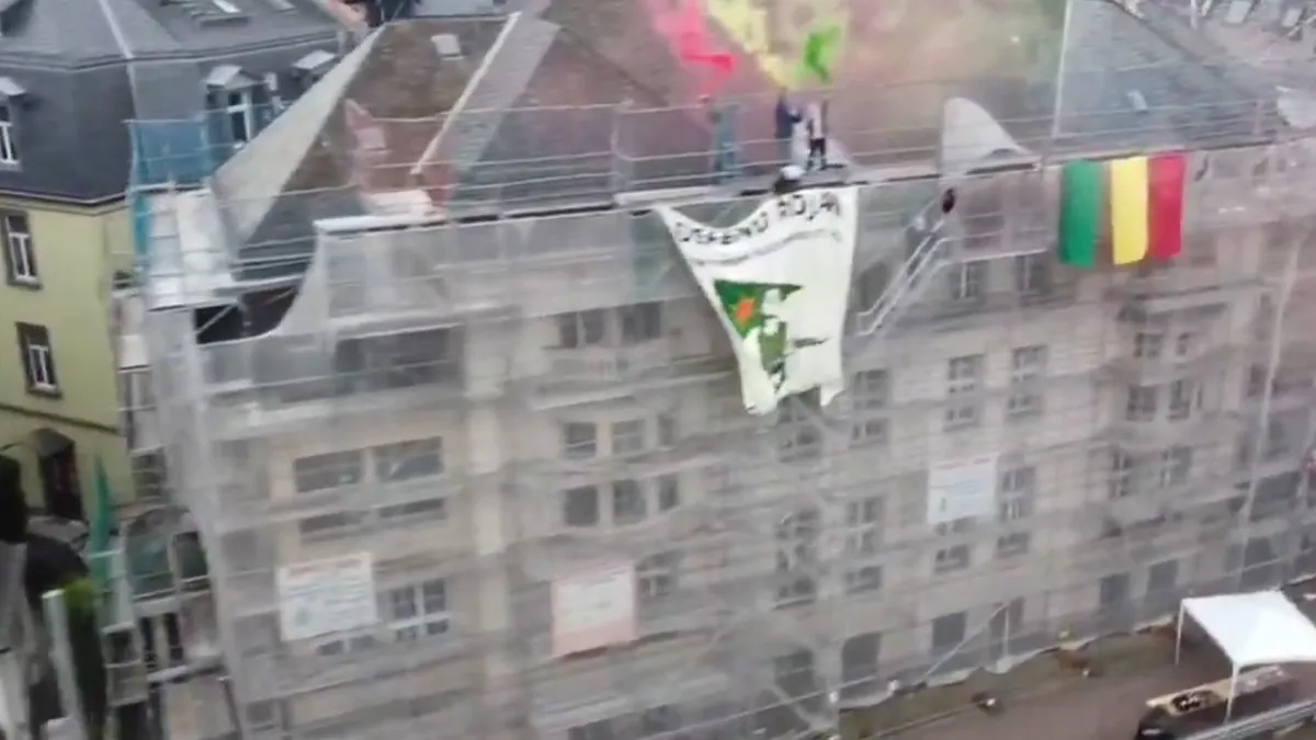 PKK sempatizanları Frankfurt’taki Türkiye’nin eski konsolosluk binasını işgal etti PKK sempatizanları Frankfurt’taki Türkiye’nin eski konsolosluk binasını işgal etti