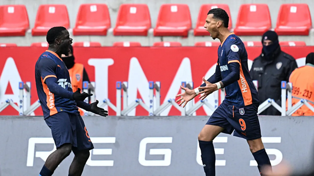 Trendyol Süper Lig: RAMS Başakşehir, Kayserispor deplasmanında 3 golle güldü! Trendyol Süper Lig: RAMS Başakşehir, Kayserispor deplasmanında 3 golle güldü!