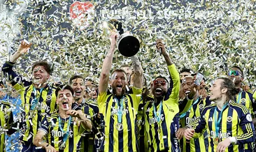 Şampiyon Fenerbahçe kupasına kavuştu!