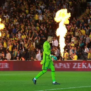 Fenerbahçe - Galatasaray derbisi öncesi rakamlarla Altay Bayındır ve Fernando Muslera
