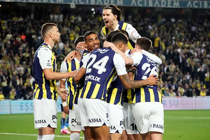 son-dakika-haberi-fenerbahcenin-konugu-adana-demirspor-ikinci-yarida-gol-yagmuru-1712172477120.jpeg