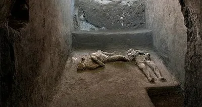 Pompei’deki felaketten kaçmaya çalışırken kül olan 2 insan bedeni bulundu! İşte o görüntüler...