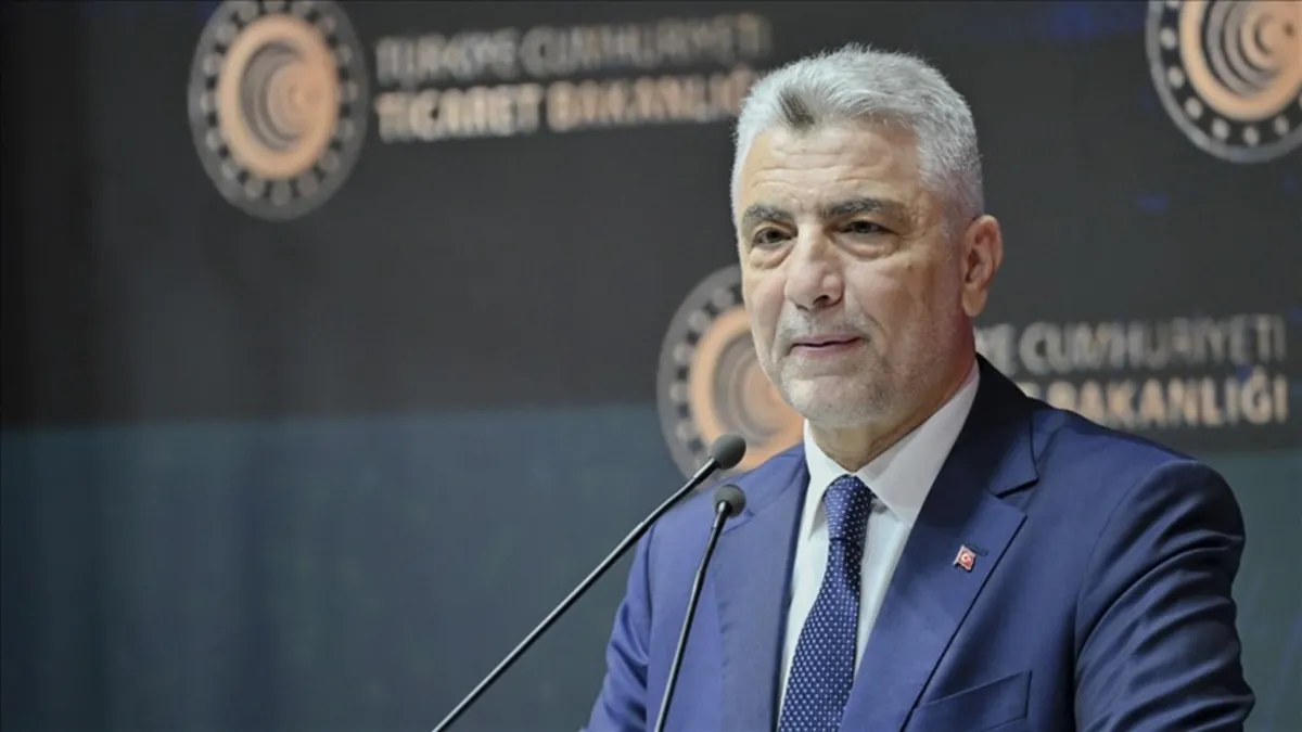 Ticaret Bakanı Ömer Bolat’tan esnafa 100 milyon TL’lik finansman müjdesi Ticaret Bakanı Ömer Bolat’tan esnafa 100 milyon TL’lik finansman müjdesi