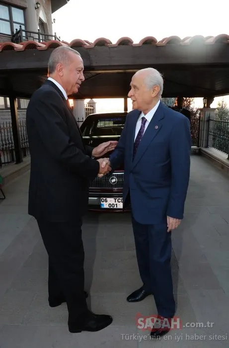 Bahçeli'den Başkan Erdoğan'a klasik otomobil sürprizi