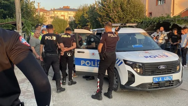 boluda-cocuklarin-kavgasina-aileler-dahil-oldu-3-kisi-yaralandi-1757005983070.jpg