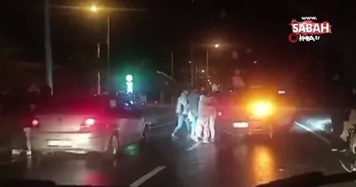 Kaza sonrası kavga çıktı, herkes birbirine saldırdı | Video