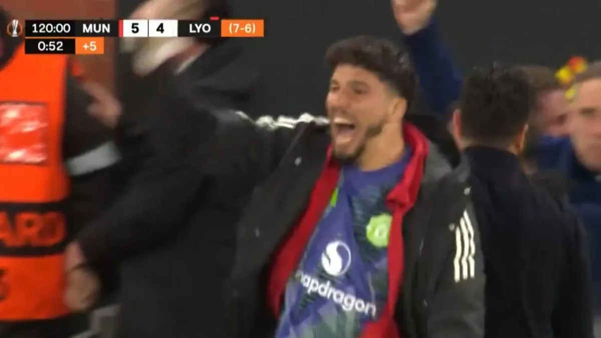 Tarihe geçen maçta Altay Bayındır kendinden geçti!