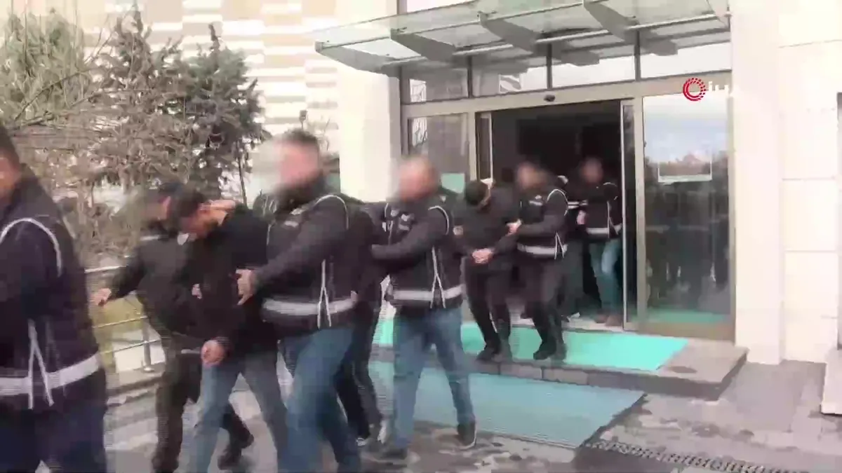 Ankara’da suç örgütüne yönelik operasyon: 23 şüpheli tutuklandı | Video videosunu izle Ankara’da suç örgütüne yönelik operasyon: 23 şüpheli tutuklandı | Video videosunu izle