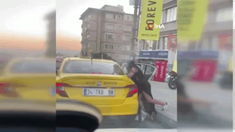 Takside tartıştılar: Kadınlar yol kenarında durup saç baş birbirlerine girdiler!