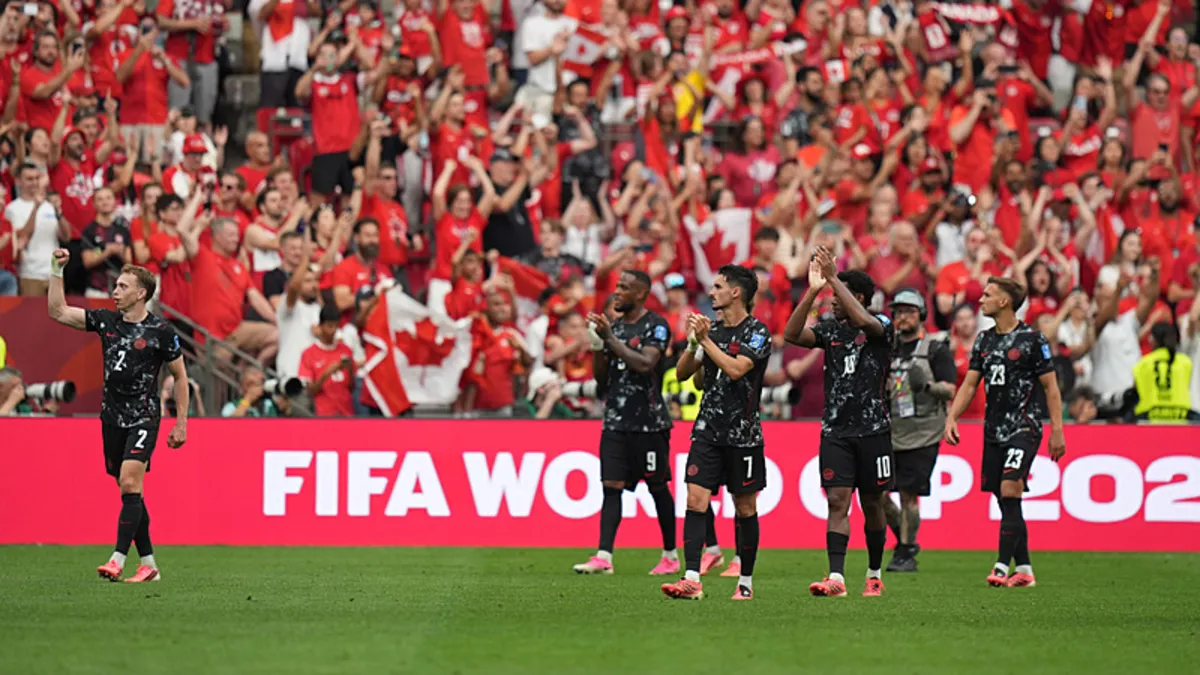 Kanada ve Katar milli takımlarının FIFA Dünya Kupası maçından bir görüntü.