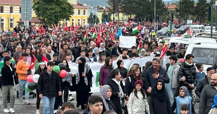 Sivas’ta 2 bin kişi Filistin için yürüdü