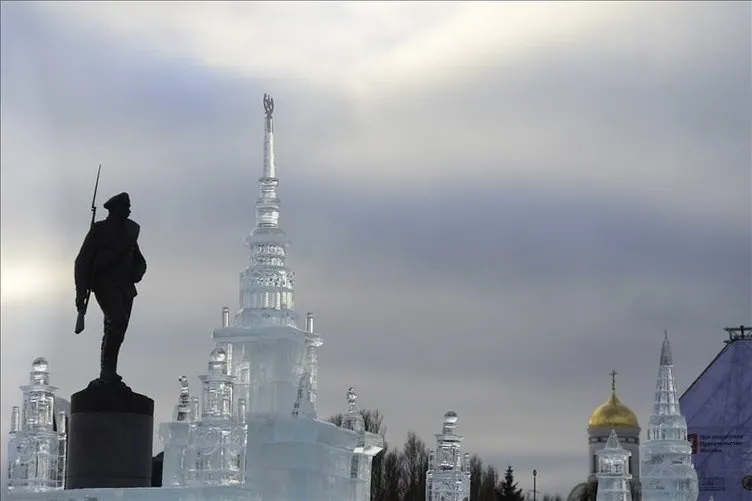 Moskova’da buzdan minyatür sergisi