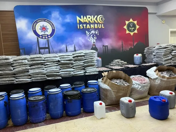 istanbul-emniyeti-narkotik-suclara-goz-actirmiyor-bir-ayda-15-ton-9-ayda-118-ton-zehir-ele-gecirildi-1789547694567.jpg