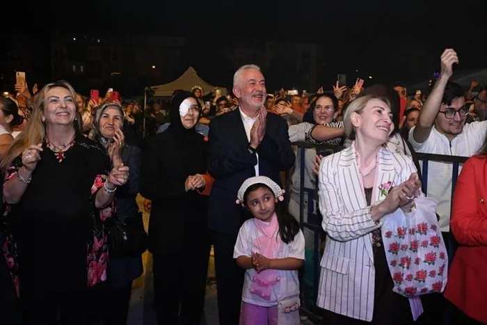 isparta-uluslararasi-gul-festivali-ilk-gununde-coskuyla-basladi-1780746450895.jpeg