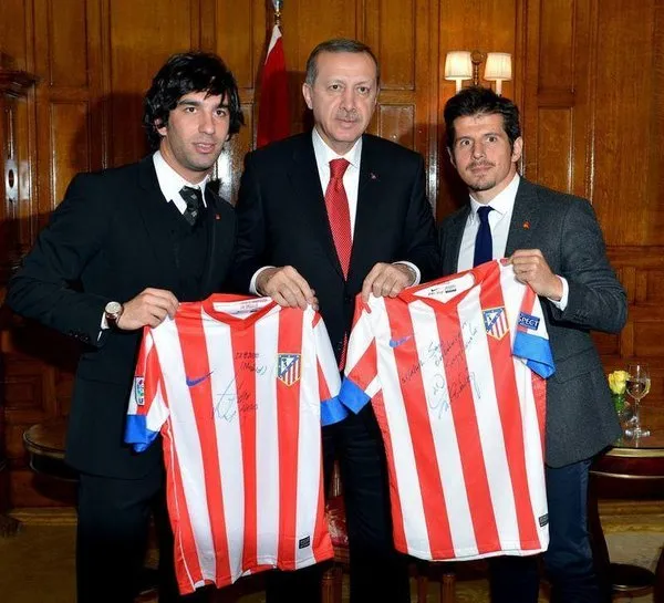 Emre ve Arda'dan Başbakan Erdoğan'a forma
