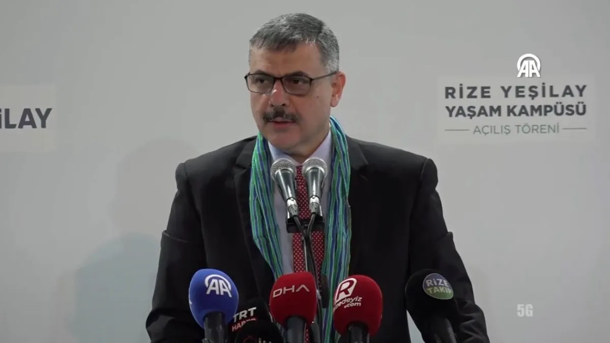 Bakan Çiftçi Rize Yeşilay Yaşam Kampüsü açılış töreninde konuşma yaptı: “Bağımlılıkla Mücadele Toplumsal Seferberliktir” Bakan Çiftçi Rize Yeşilay Yaşam Kampüsü açılış töreninde konuşma yaptı: “Bağımlılıkla Mücadele Toplumsal Seferberliktir”