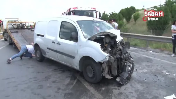 Sancaktepe’de 2 araç kafa kafaya çarpıştı: 2 yaralı | Video
