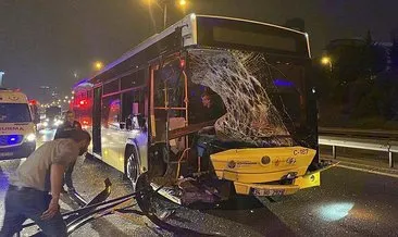 İETT otobüsü park halindeki minibüse çarptı: 2 yaralı