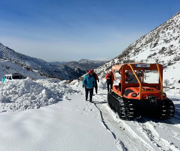 karla-kapli-nemrut-daginda-rahatsizlanan-guvenlik-gorevlisi-kurtarildi-1769008854291.jpg
