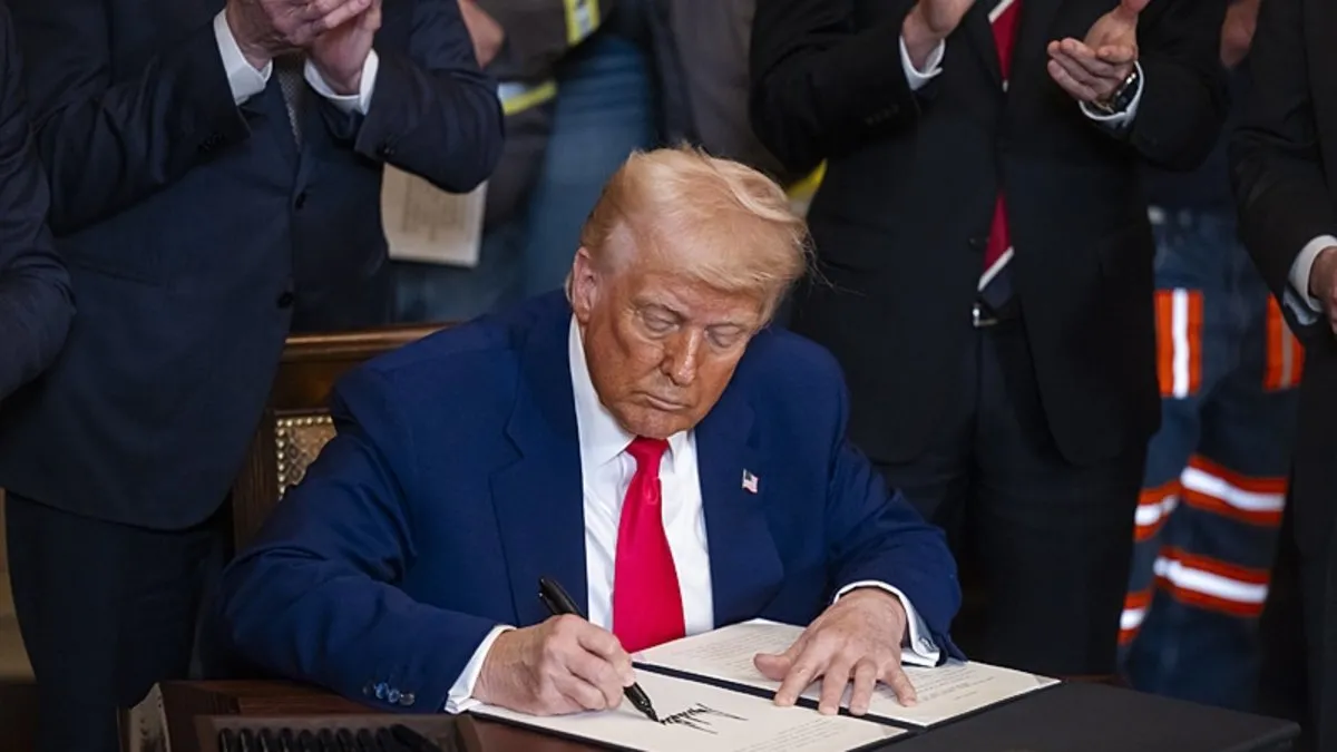 ABD Başkanı Trump’tan ‘kömür’ hamlesi: Resmen imzaladı ABD Başkanı Trump’tan ‘kömür’ hamlesi: Resmen imzaladı