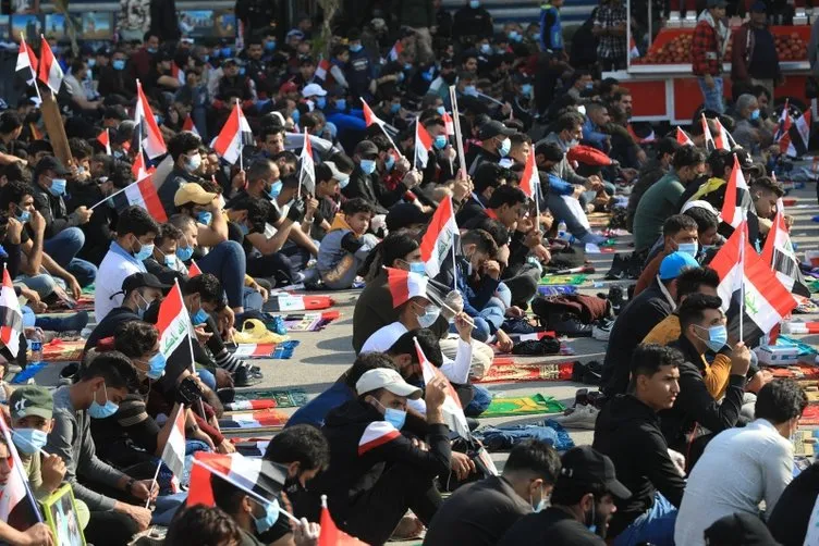 Bağdat’ta Sadr yanlısı binlerce kişi, erken seçime katılma çağrısına destek gösterisi yaptı