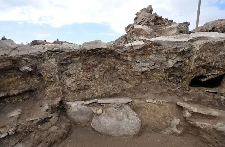 Höyükte 5 bin yıllık duvar resimleri bulundu