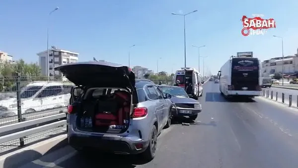 Manavgat'ta iki otomobil çarpıştı: 3 yaralı | Video