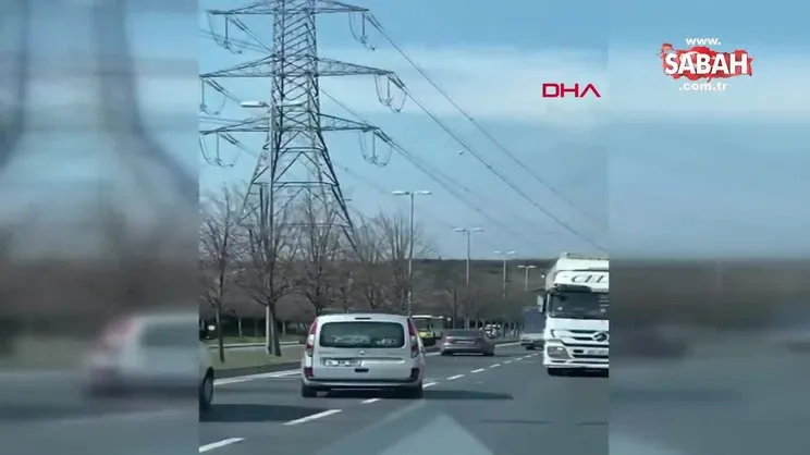 İstanbul Sultangazi'de ters yönde geri giderek trafiği tehlikeye atan TIR sürücüsü yakalandı
