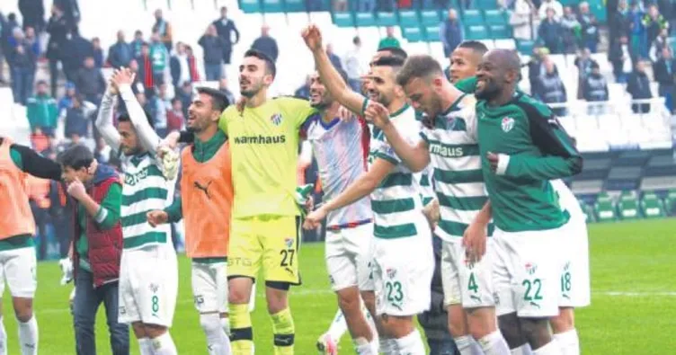 Timsah demiri büktü