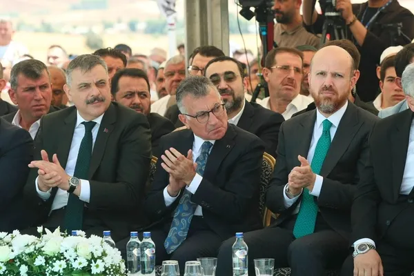 icisleri-bakani-mustafa-ciftci-sivas-valiligini-ziyaret-etti-ve-siyer-i-nebi-kulliyesi-temel-atma-torenine-kat-1785421793245.jpg