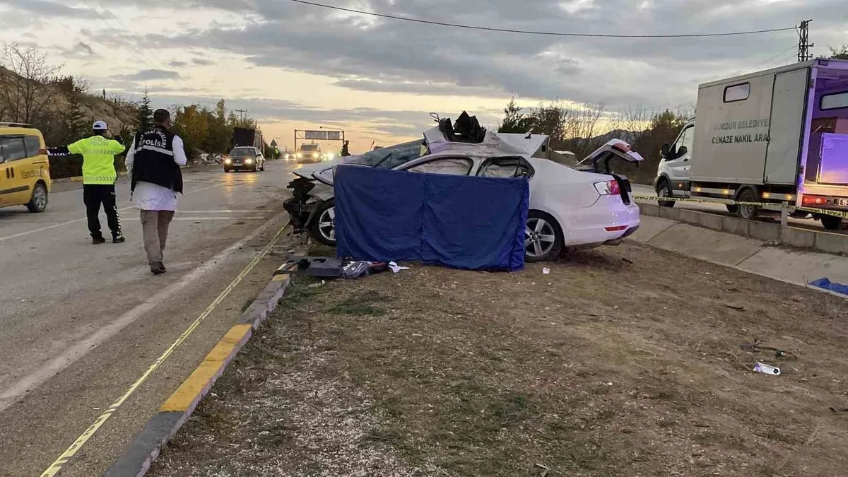 Burdur’u yasa boğan kaza: MAKÜ’de görevli akademisyen feci şekilde can verdi Burdur’u yasa boğan kaza: MAKÜ’de görevli akademisyen feci şekilde can verdi