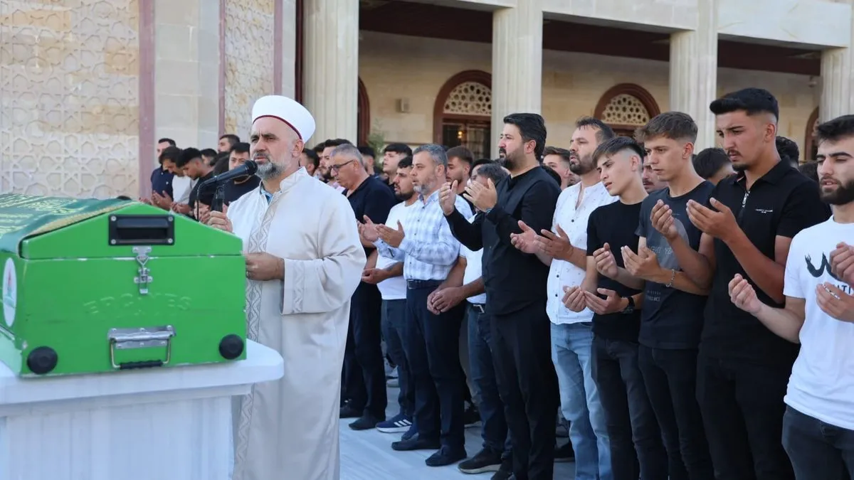 Poz verdikleri arabada can verdiler... Trafik kazasında ölen iki kardeş toprağa verildi