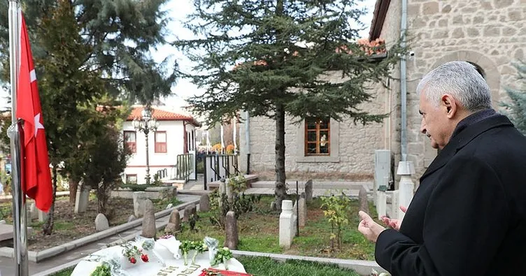 Başbakan Yıldırım, Muhsin Yazıcıoğlu’nun mezarını ziyaret etti