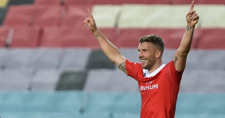 Antalyaspor’da Lukas Podolski ile yollar ayrılıyor