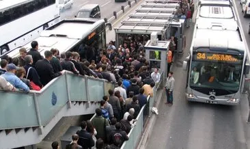 Son dakika: İstanbul’da metrobüs arızalandı! Edirnekapı durağında araç kuyruğu