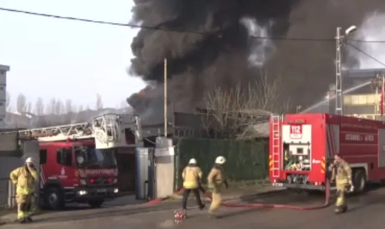 SON DAKİKA: Çekmeköy’de lastik fabrikasında yangın!