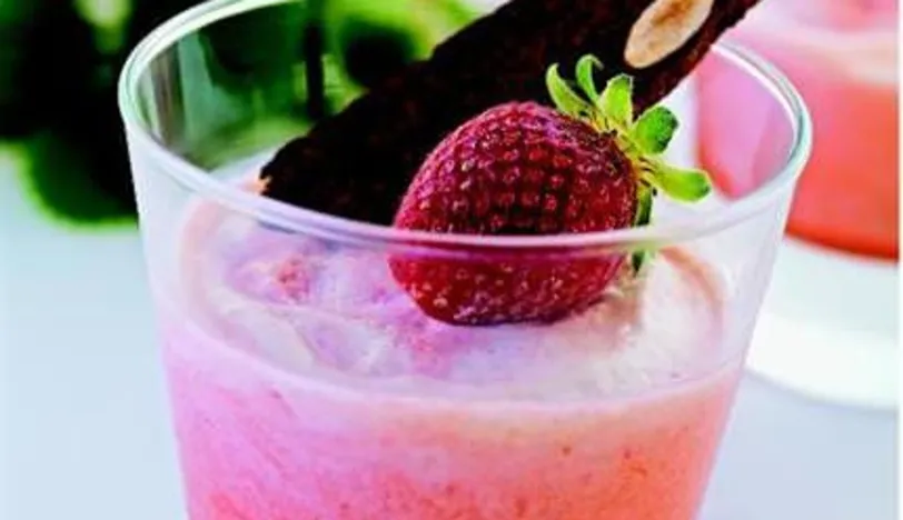 Çilekli ve Vanilyalı Semifreddo