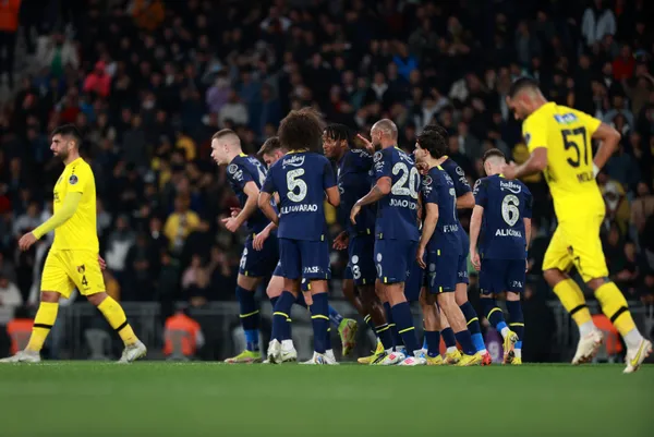 Son dakika Fenerbahçe haberleri: Erman Toroğlu’ndan F.Bahçeli yıldıza flaş sözler! Sahanın en kötü ismi...