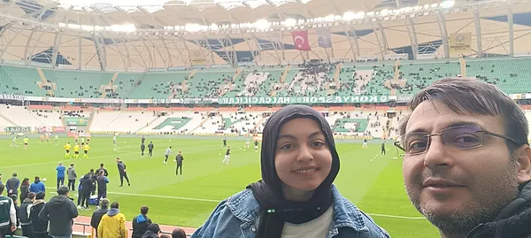 kanserle-savasan-sude-hayata-futbolla-tutundu-futbol-izlemek-beni-motive-ediyor-1791122722255.jpg