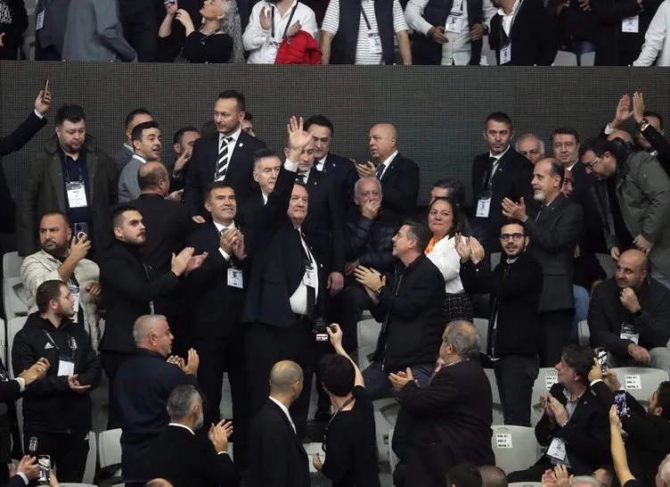 Son dakika haberleri: Beşiktaş’ın yeni başkanı Hasan Arat ilk konuşmasını yaptı! Taraftarın beklediği mesajı verdi…