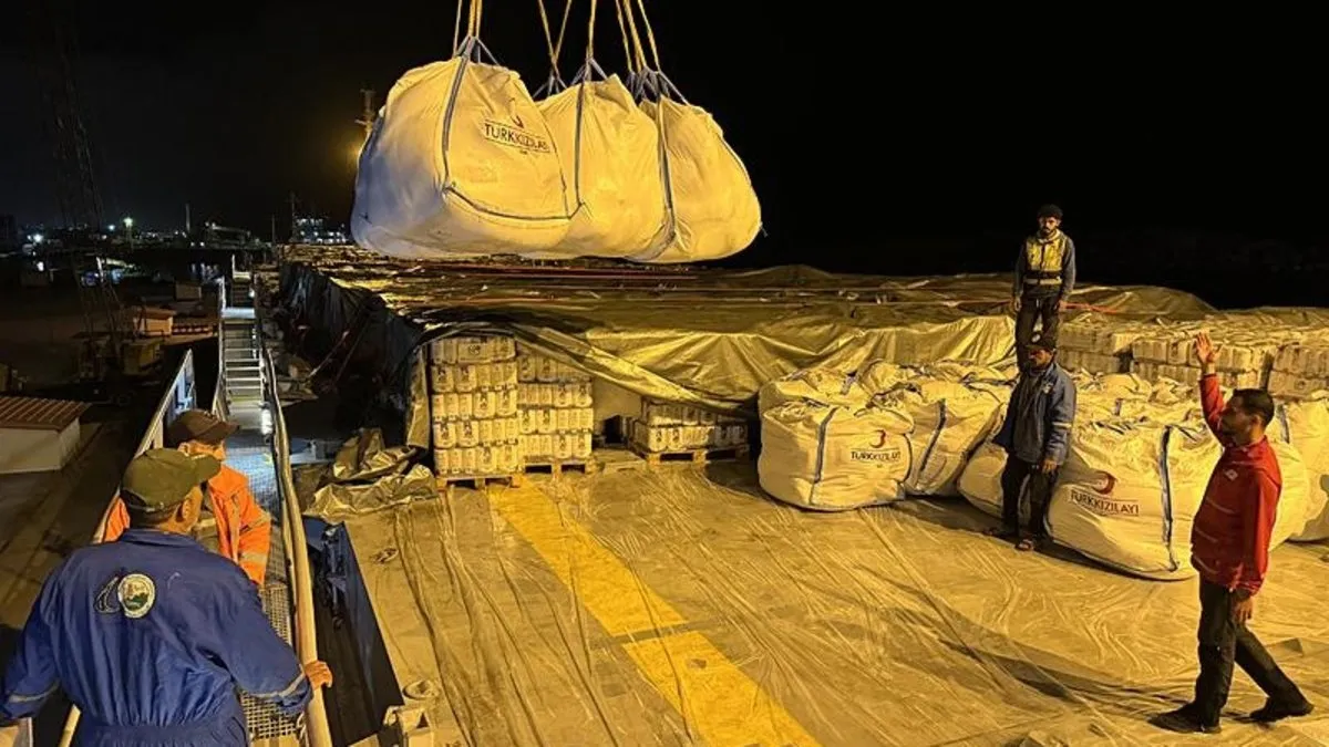 Türkiye’den Gazze'ye insani yardım! 9. İyilik Gemisi'ndeki malzemelerin tahliyesi başladı