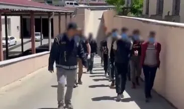Siirt’te 17 düzensiz göçmen ve göçmenleri taşıyan araçta uyuşturucu ele geçirildi #siirt