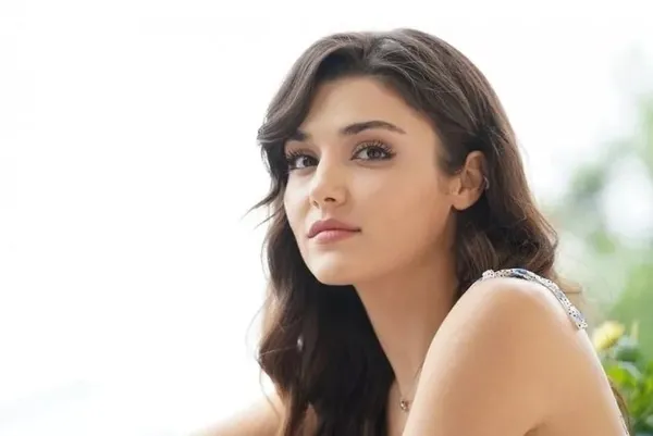 Hande Erçel depremzedeler için seferber oldu!