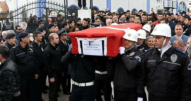 Izmir De Polise Bicakli Saldiri 1 Polis Sehit 1 Polis Yarali Son Dakika Haberler