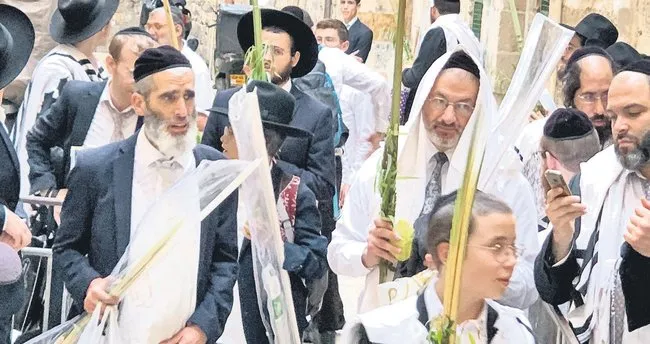 Fanatik Yahudilerden Mescid-i Aksa’ya baskın Fanatik Yahudilerden Mescid-i Aksa’ya baskın