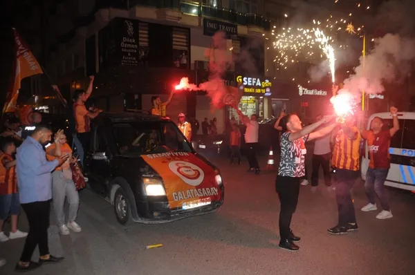 cizre-sokaklari-galatasarayin-sampiyonluguyla-panayir-alanina-dondu-1716755011693.jpg