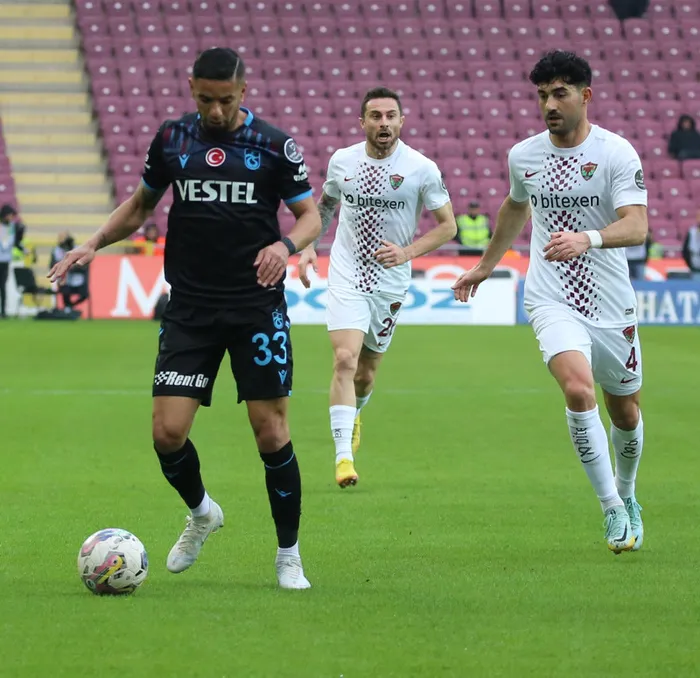 son-dakika-haberi-trabzonsporda-kan-kaybi-hatayspor-geriden-geldi-3-puani-aldi-1674918054588.jpg
