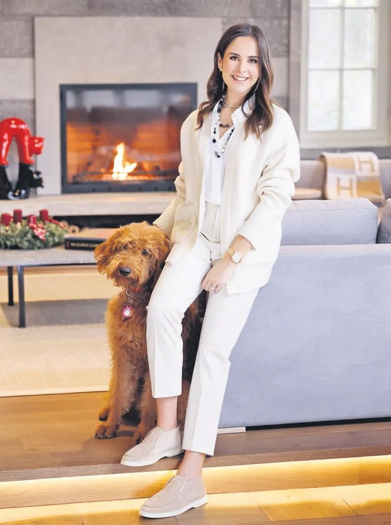 Eşinin altından arabasını alıyor