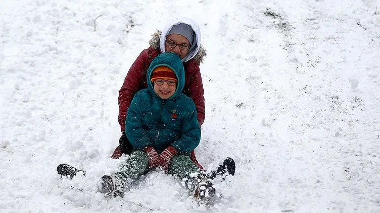 SON DAKİKA: İstanbul’da yarın okullar tatil mi olacak? Vali Davut Gül’den 21 Şubat Cuma günü için açıklama geldi! İstanbul’da kar tatili uzatıldı mı?